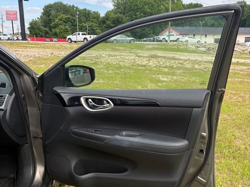 Used 2016 Nissan Sentra SV FWD image 33