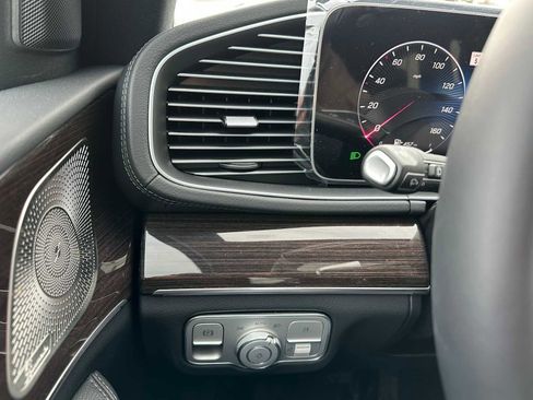 Used 2026 Mercedes-Benz GLS 450 4MATIC image 36