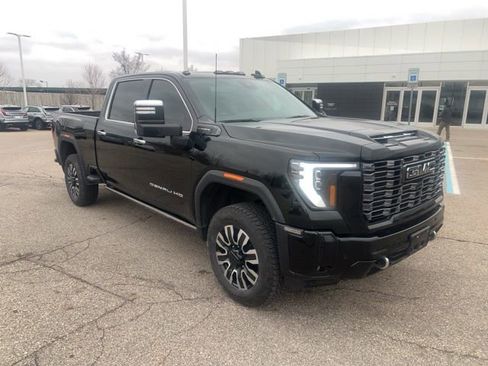 Used 2025 GMC Sierra 2500 Denali Ultimate w/ Snow Plow Prep/Camper Package image 2