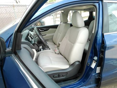 Used 2018 Nissan Rogue Sport SL w/ SL Premium Package FWD image 6