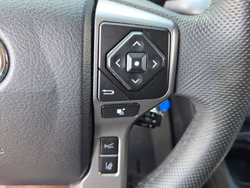 Used 2021 Toyota Tacoma SR5 AWD/4WD image 23