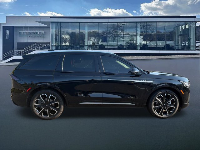 Certified 2024 Lincoln Nautilus Reserve w/ Equipment Group 203A AWD/4WD image 10