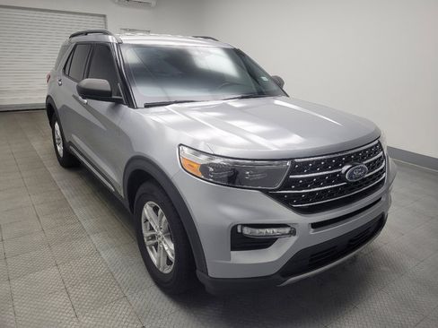 Used 2020 Ford Explorer XLT w/ Equipment Group 202A AWD/4WD image 13