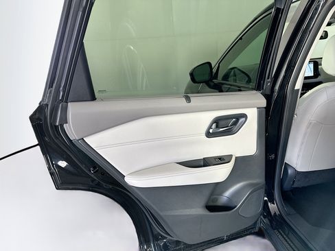 Used 2023 Nissan Rogue SL w/ SL Premium Package image 27