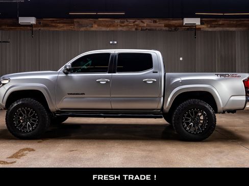 Used 2021 Toyota Tacoma SR5 RWD image 5