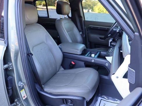 Used 2020 Land Rover Defender 110 HSE image 18