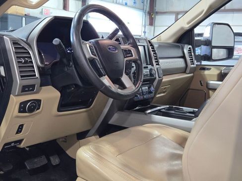 Used 2017 Ford F250 Lariat w/ Chrome Package image 26