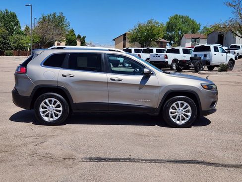 Used 2019 Jeep Cherokee Latitude w/ Popular Appearance Group AWD/4WD image 2