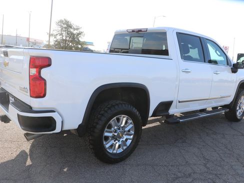 Used 2024 Chevrolet Silverado 2500 High Country w/ Technology Package AWD/4WD image 7