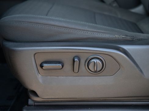 Used 2021 Chevrolet Silverado 2500 LT w/ Convenience Package image 27