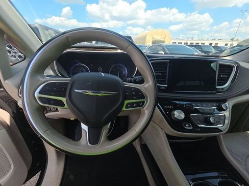 Used 2021 Chrysler Pacifica Limited w/ Premium & Safety Sphere Group AWD/4WD image 9