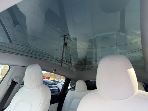 Used 2022 Tesla Model Y Long Range image 19