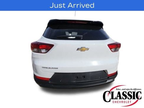 Used 2025 Chevrolet TrailBlazer LS w/ LS Convenience Package image 9