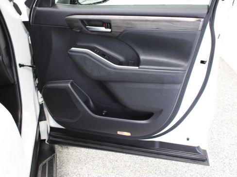Used 2020 Toyota Highlander Platinum AWD/4WD image 41