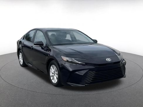 Used 2025 Toyota Camry LE image 3