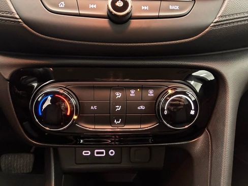 Used 2022 Buick Encore GX Preferred w/ Sport Touring Package image 5