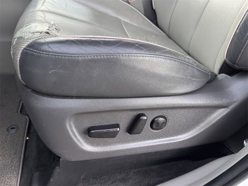 Used 2017 Kia Sedona LX w/ LX Essentials Premium Package image 24