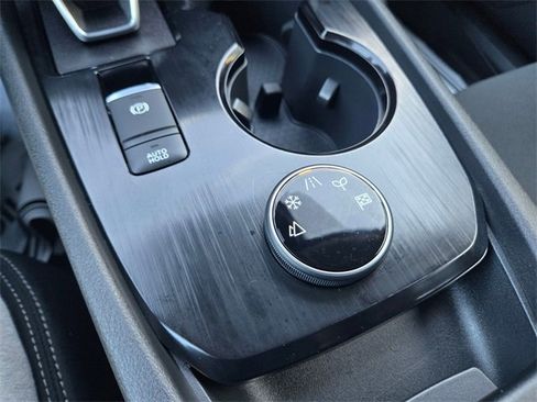 Used 2023 Nissan Rogue S image 27