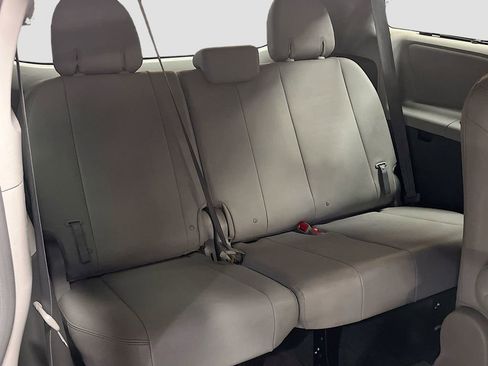 Used 2017 Toyota Sienna XLE AWD/4WD image 27
