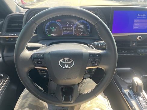 Used 2025 Toyota Crown Signia AWD/4WD image 11