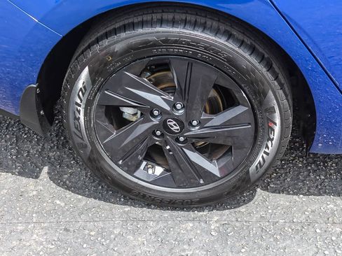 Certified 2022 Hyundai Elantra SEL FWD image 11