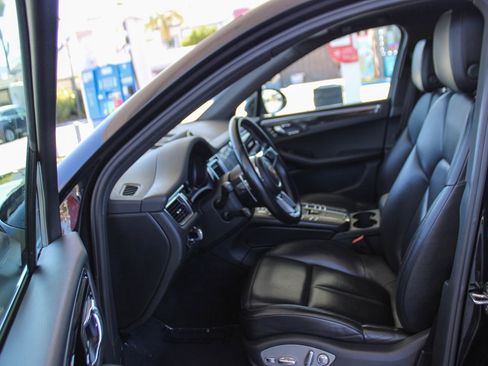 Used 2017 Porsche Macan S image 14