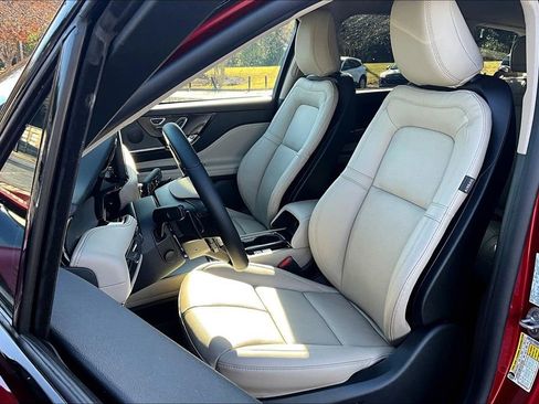 New 2026 Lincoln Corsair Premiere image 9