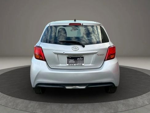 Used 2017 Toyota Yaris L image 5