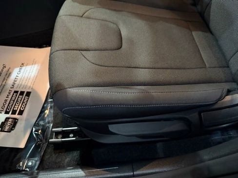 New 2025 Hyundai Elantra SE image 24