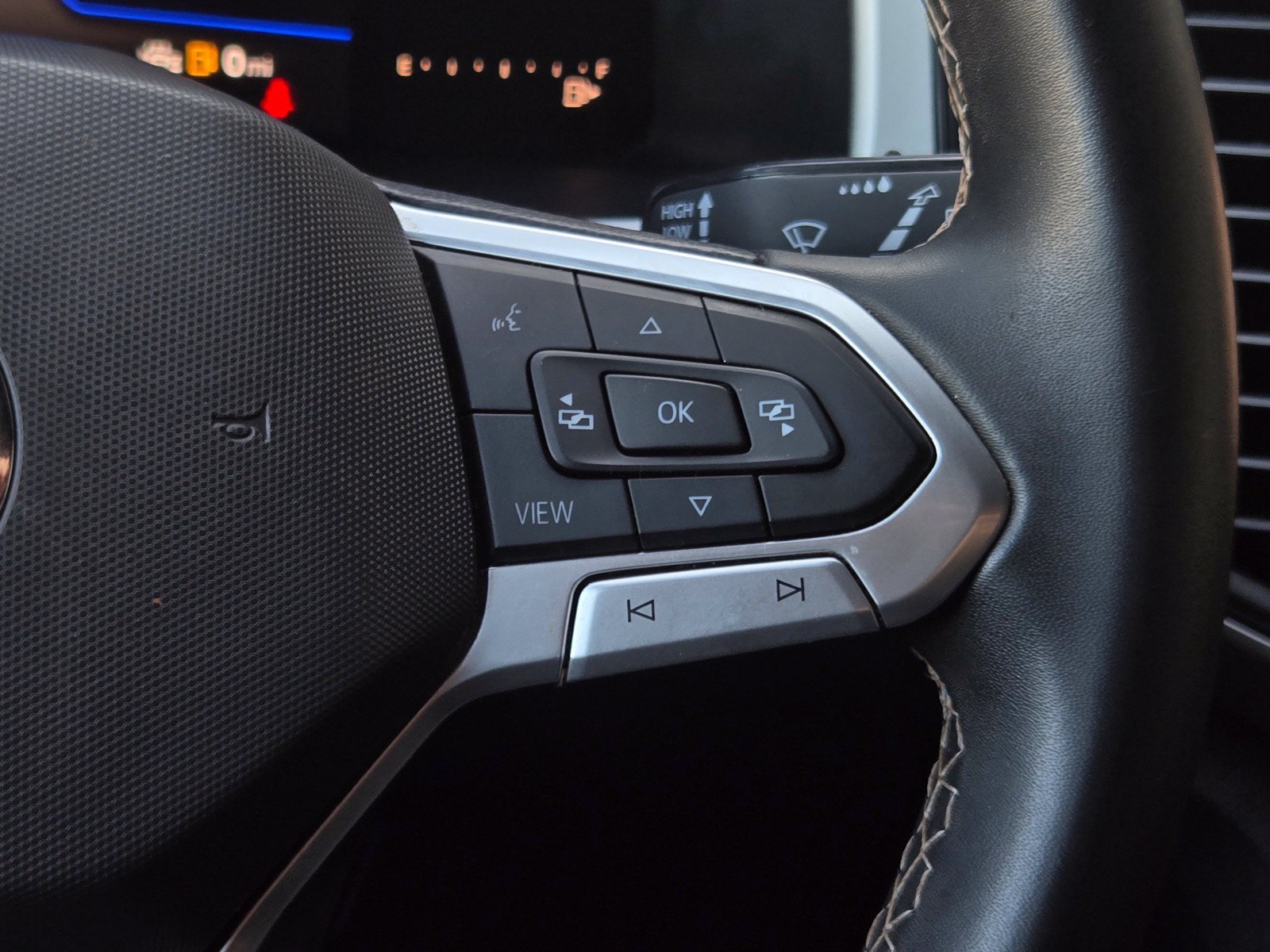 Used 2022 Volkswagen Atlas Cross Sport SE FWD image 19
