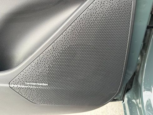 Used 2023 Kia Niro SX image 28