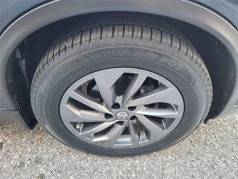 Used 2016 Nissan Rogue SL w/ SL Premium Package image 18