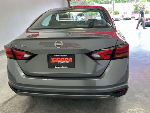 Used 2025 Nissan Altima 2.5 SV FWD image 4