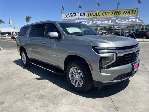 Used 2025 Chevrolet Suburban LS RWD image 2