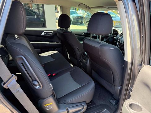 Used 2018 Nissan Pathfinder S FWD image 26