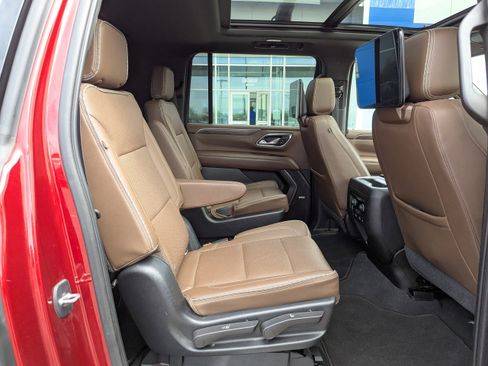 Certified 2021 Chevrolet Suburban High Country w/ Premium Package 2 AWD/4WD image 47