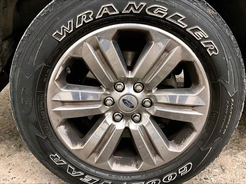 Used 2019 Ford F150 Lariat w/ Equipment Group 502A Luxury image 8