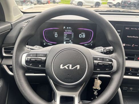 Used 2025 Kia Sportage LX FWD image 32
