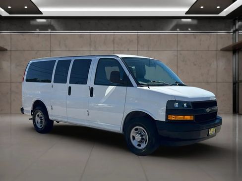 Used 2019 Chevrolet Express 2500 LS w/ Driver Convenience Package RWD image 3
