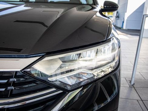 Used 2022 Volkswagen Jetta SE image 9