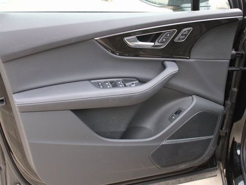 Used 2025 Audi Q7 3.0T Premium Plus image 23