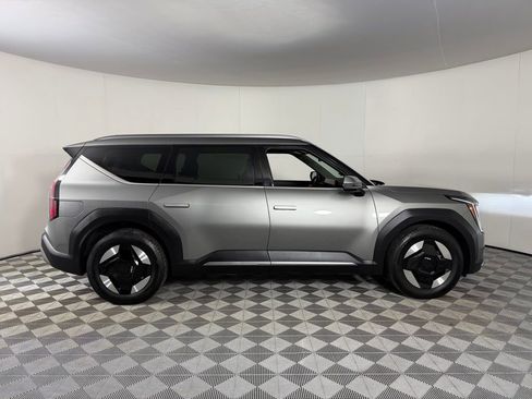 Used 2024 Kia EV9 Wind image 2