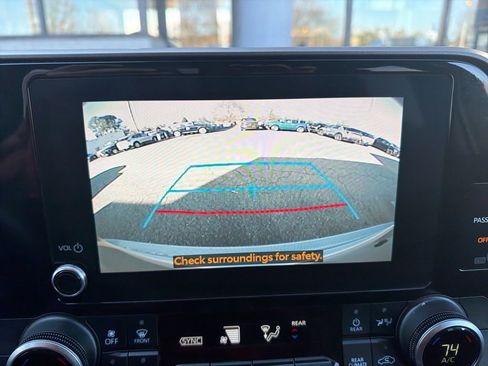 Used 2023 Toyota Highlander LE image 22