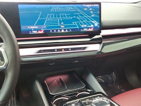 Used 2025 BMW 540i xDrive w/ Executive Package image 47