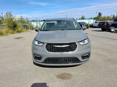 Certified 2023 Chrysler Pacifica Touring-L FWD image 3