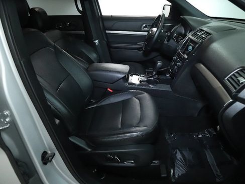Used 2018 Ford Explorer XLT w/ Equipment Group 202A FWD image 37
