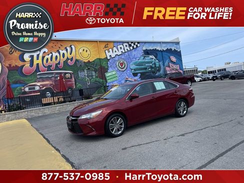 Used 2017 Toyota Camry SE w/ Moonroof Package FWD image 1