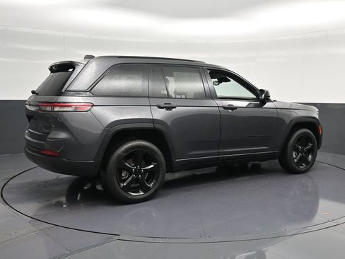 Used 2024 Jeep Grand Cherokee Limited w/ Black Appearance Package AWD/4WD image 3