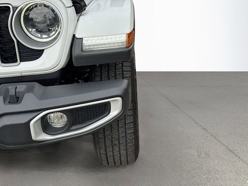 Used 2024 Jeep Wrangler Sahara image 11