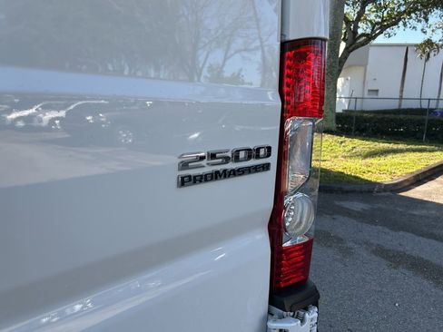 Used 2025 RAM ProMaster 2500 w/ Convenience Group FWD image 16